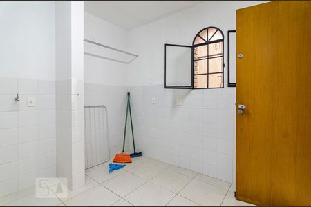 Casa à venda com 200m², 3 quartos e 2 vagas Casa à venda com 200m², 3 quartos e 2 vagasÁrea de serviço