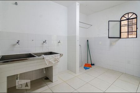 Casa à venda com 200m², 3 quartos e 2 vagas Casa à venda com 200m², 3 quartos e 2 vagasÁrea de serviço