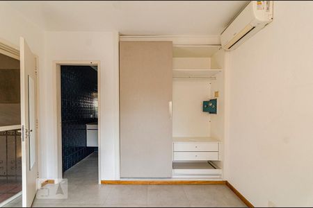 Casa à venda com 200m², 3 quartos e 2 vagas Casa à venda com 200m², 3 quartos e 2 vagasSuíte