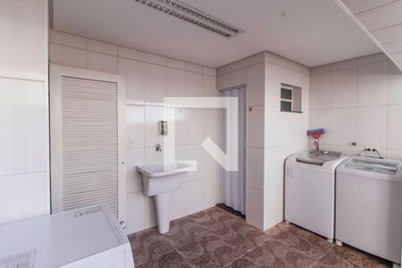 Casa à venda com 480m², 3 quartos e 3 vagasÁrea de Serviço 2