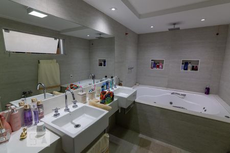 Casa à venda com 124m², 2 quartos e sem vagaBanheiro da Suíte