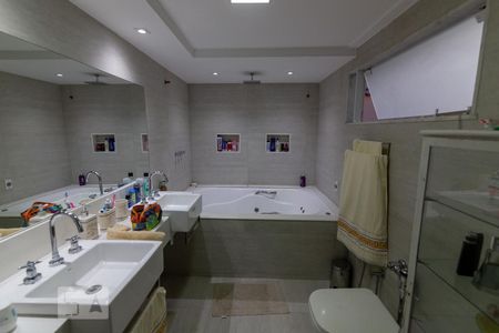 Casa à venda com 124m², 2 quartos e sem vagaBanheiro da Suíte