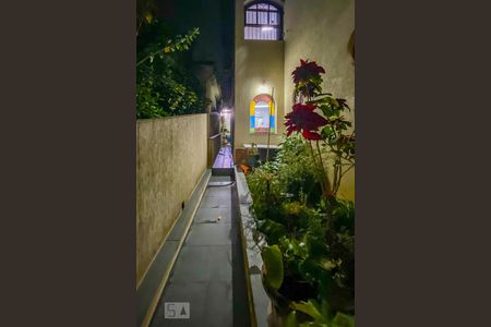 Casa à venda com 205m², 3 quartos e 2 vagasJardim e Corredor