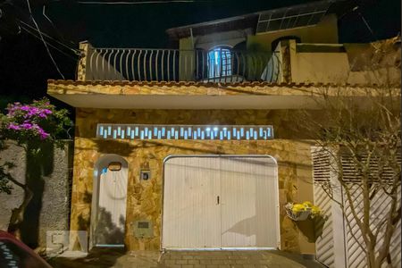 Casa à venda com 205m², 3 quartos e 2 vagasFachada