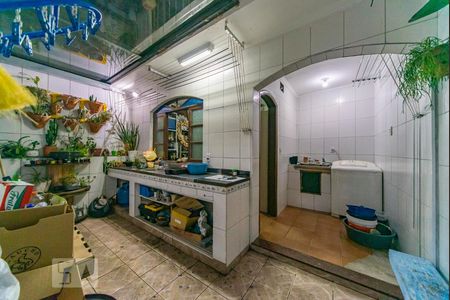 Casa à venda com 205m², 3 quartos e 2 vagasQuintal Fundos e Área de Serviço