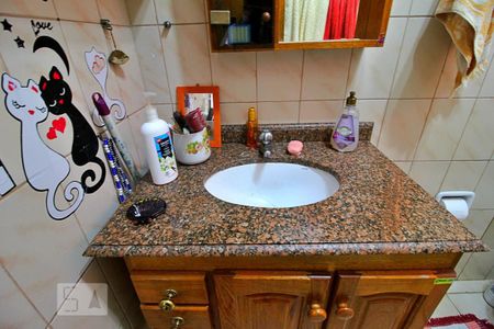 Casa à venda com 83m², 2 quartos e 2 vagasBanheiro