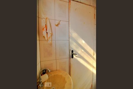 Casa à venda com 83m², 2 quartos e 2 vagasBanheiro de Serviço