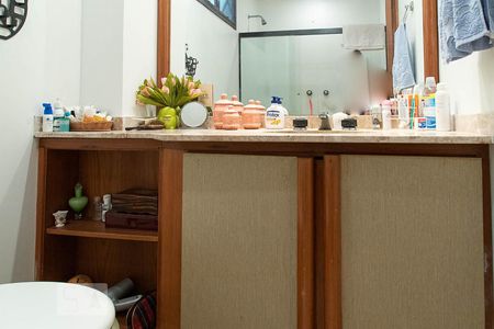 Apartamento à venda com 249m², 4 quartos e 4 vagasBanheiro da suíte