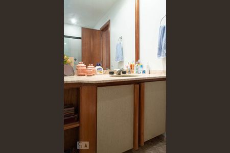 Apartamento à venda com 249m², 4 quartos e 4 vagasBanheiro da suíte