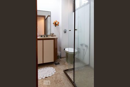 Apartamento à venda com 249m², 4 quartos e 4 vagasBanheiro social 