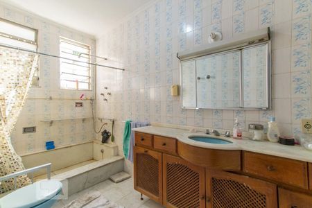 Casa à venda com 300m², 4 quartos e 3 vagas Casa à venda com 300m², 4 quartos e 3 vagasBanheiro Social