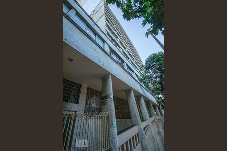 Apartamento à venda com 120m², 3 quartos e sem vaga Apartamento à venda com 120m², 3 quartos e sem vagaFachada