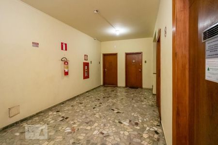 Apartamento à venda com 120m², 3 quartos e sem vaga Apartamento à venda com 120m², 3 quartos e sem vagaHall