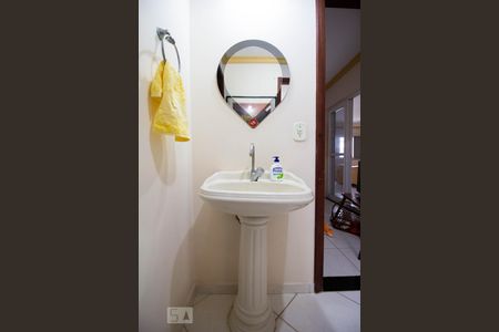 Casa de condomínio à venda com 350m², 6 quartos e 3 vagasBanheiro 2