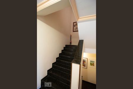 Casa de condomínio à venda com 350m², 6 quartos e 3 vagasEscada