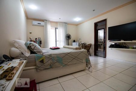 Casa de condomínio à venda com 350m², 6 quartos e 3 vagasSuíte