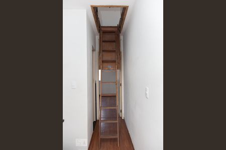 Casa à venda com 130m², 3 quartos e 4 vagas Casa à venda com 130m², 3 quartos e 4 vagasCorredor