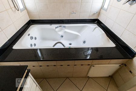 Apartamento para alugar com 132m², 3 quartos e 1 vaga Apartamento para alugar com 132m², 3 quartos e 1 vagaBanheiro da suíte