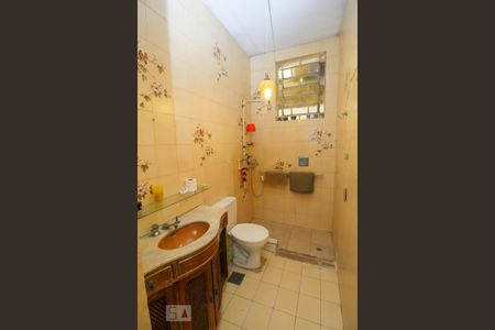 Casa à venda com 340m², 5 quartos e 4 vagas Casa à venda com 340m², 5 quartos e 4 vagasBanheiro 2