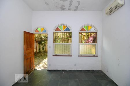 Casa à venda com 340m², 5 quartos e 4 vagas Casa à venda com 340m², 5 quartos e 4 vagasQuarto 5