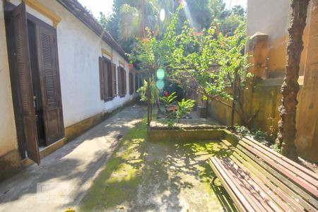 Casa à venda com 340m², 5 quartos e 4 vagas Casa à venda com 340m², 5 quartos e 4 vagasÁrea Externa