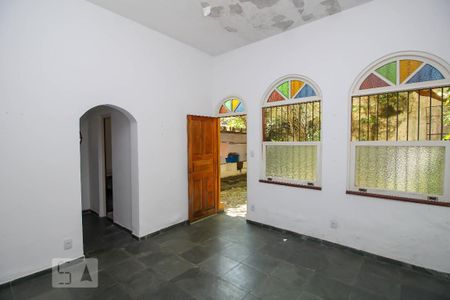 Casa à venda com 340m², 5 quartos e 4 vagas Casa à venda com 340m², 5 quartos e 4 vagasQuarto 5