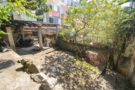 Casa à venda com 340m², 5 quartos e 4 vagas Casa à venda com 340m², 5 quartos e 4 vagasÁrea Externa