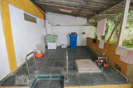 Casa à venda com 340m², 5 quartos e 4 vagas Casa à venda com 340m², 5 quartos e 4 vagasÁrea de Serviço