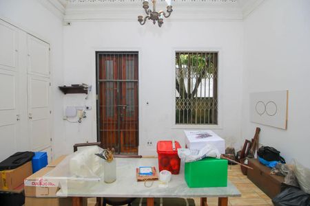 Casa à venda com 340m², 5 quartos e 4 vagas Casa à venda com 340m², 5 quartos e 4 vagasQuarto 4