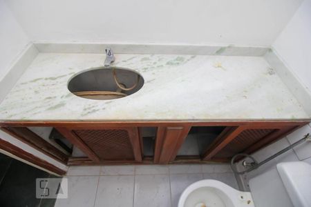 Casa à venda com 340m², 5 quartos e 4 vagas Casa à venda com 340m², 5 quartos e 4 vagasBanheiro da Suíte