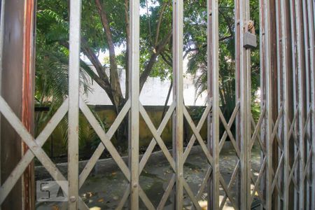 Casa à venda com 340m², 5 quartos e 4 vagas Casa à venda com 340m², 5 quartos e 4 vagasVista do Quarto 4