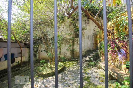 Casa à venda com 340m², 5 quartos e 4 vagas Casa à venda com 340m², 5 quartos e 4 vagasVista do Quarto 5