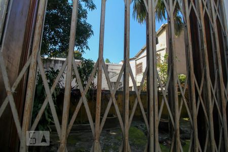 Casa à venda com 340m², 5 quartos e 4 vagas Casa à venda com 340m², 5 quartos e 4 vagasVista do Quarto 1