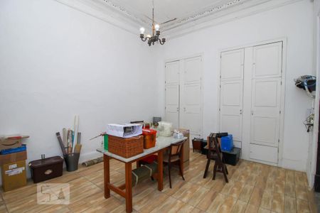 Casa à venda com 340m², 5 quartos e 4 vagas Casa à venda com 340m², 5 quartos e 4 vagasQuarto 4