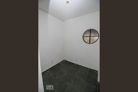 Casa à venda com 340m², 5 quartos e 4 vagas Casa à venda com 340m², 5 quartos e 4 vagasSaleta