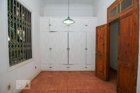 Casa à venda com 340m², 5 quartos e 4 vagas Casa à venda com 340m², 5 quartos e 4 vagas Quarto 3