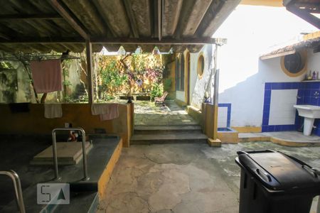 Casa à venda com 340m², 5 quartos e 4 vagas Casa à venda com 340m², 5 quartos e 4 vagasÁrea Externa