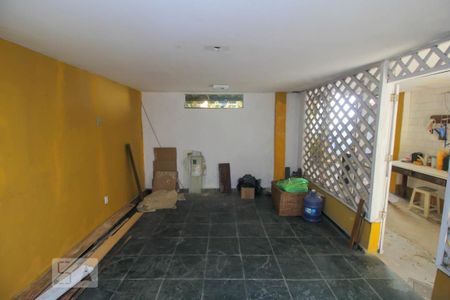 Casa à venda com 340m², 5 quartos e 4 vagas Casa à venda com 340m², 5 quartos e 4 vagasEscritório