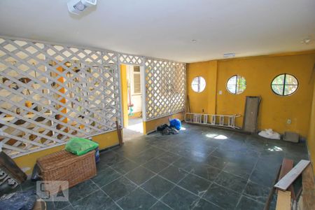 Casa à venda com 340m², 5 quartos e 4 vagas Casa à venda com 340m², 5 quartos e 4 vagasEscritório