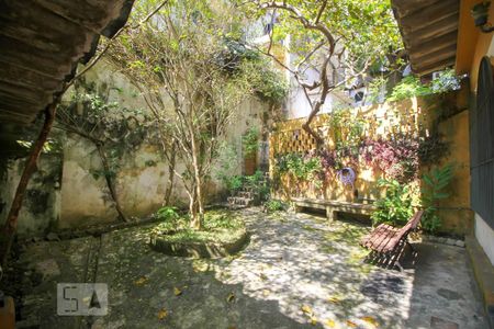 Casa à venda com 340m², 5 quartos e 4 vagas Casa à venda com 340m², 5 quartos e 4 vagasÁrea Externa