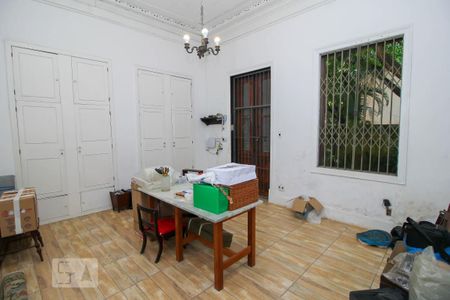 Casa à venda com 340m², 5 quartos e 4 vagas Casa à venda com 340m², 5 quartos e 4 vagasQuarto 4