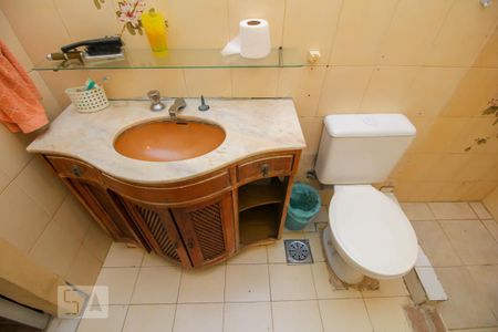 Casa à venda com 340m², 5 quartos e 4 vagas Casa à venda com 340m², 5 quartos e 4 vagasBanheiro 2