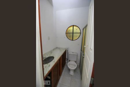 Casa à venda com 340m², 5 quartos e 4 vagas Casa à venda com 340m², 5 quartos e 4 vagasBanheiro da Suíte