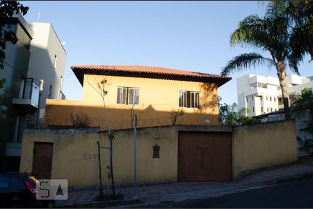 Casa à venda com 290m², 4 quartos e 1 vagaFachada