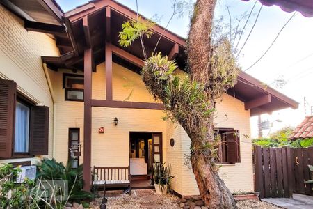 Casa à venda com 490m², 4 quartos e 4 vagas Casa à venda com 490m², 4 quartos e 4 vagasFachada