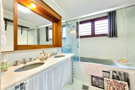 Casa à venda com 490m², 4 quartos e 4 vagas Casa à venda com 490m², 4 quartos e 4 vagassuíte 1