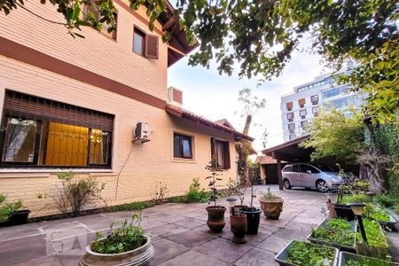 Casa à venda com 490m², 4 quartos e 4 vagas Casa à venda com 490m², 4 quartos e 4 vagasÁrea comum