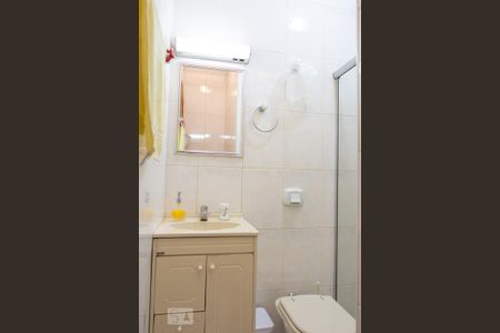 Casa à venda com 180m², 2 quartos e 2 vagasBanheiro suíte 2