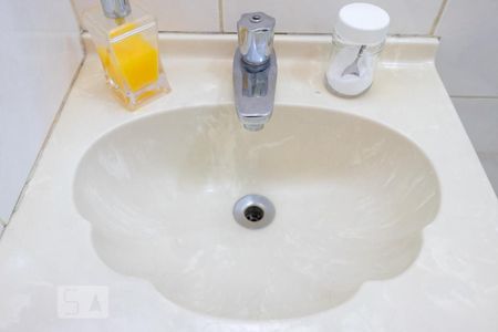 Casa à venda com 180m², 2 quartos e 2 vagasBanheiro suíte 2