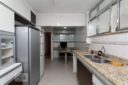 Apartamento à venda com 200m², 4 quartos e 2 vagas Apartamento à venda com 200m², 4 quartos e 2 vagasCozinha